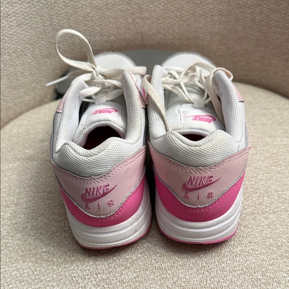 Nike Kids Sneakers in Pink and White - Picture 4 of 4